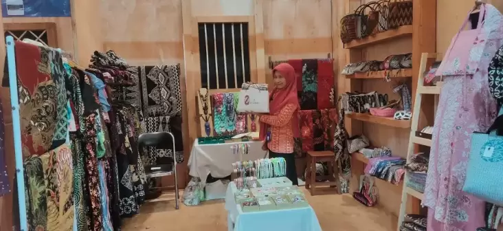 Berkat KUR BRI, Zialova Batik Terjadi Jadi Produsen Fashion Lokal Favorit pada Pekalongan