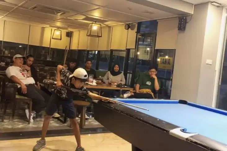 Keseruan Turnamen Mini Billiard di area di Next Hotel Yogyakarta