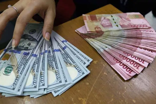 Rupiah Betah Nangkring di Atas Rp16.200, Perekonomian RI pada Ancaman