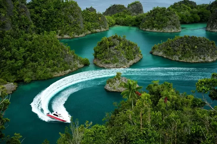 10 Pantai Terindah pada tempat Indonesia, Tak Kalah Cantik dari Maldives