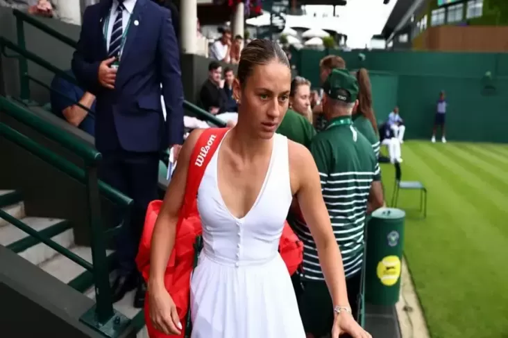 Heboh Petenis Cantik negara tanah Ukraina Kenakan Gaun Pengantin dalam tempat Wimbledon