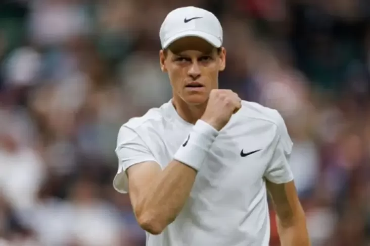 Jannik Sinner Berkelit usai Dikalahkan Daniil Medvedev di tempat pada Perempat Final Wimbledon 2024