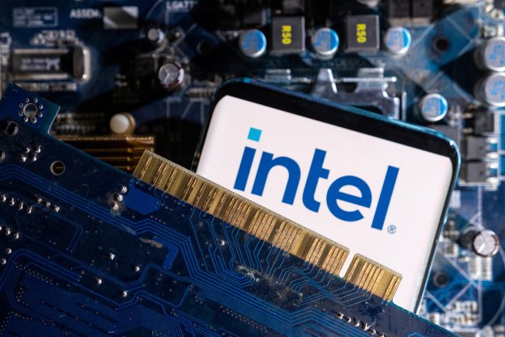 Kalah Bersaing pada Chip Kecerdasan Buatan, Intel Bakal PHK Ribuan Karyawan