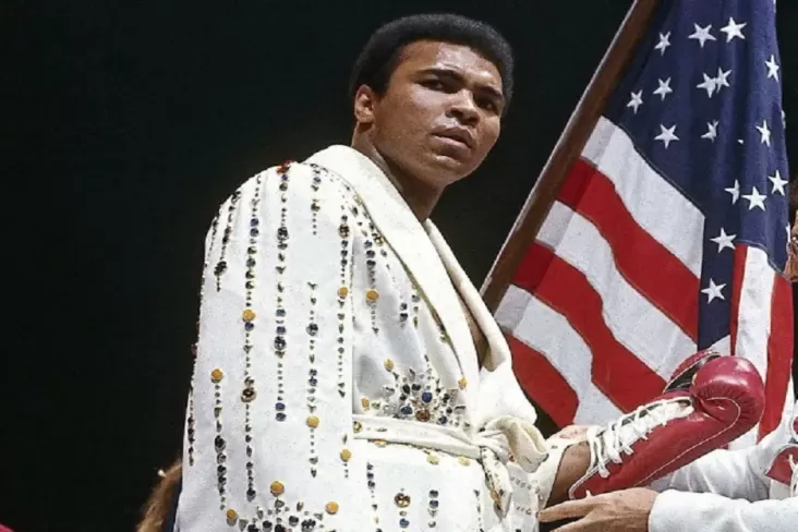 Kisah Muhammad Ali Dijauhi Warga Amerika Serikat hingga Gelar WBA Dicabut akibat Perang, Keluarga Rasakan Ketidakadilan