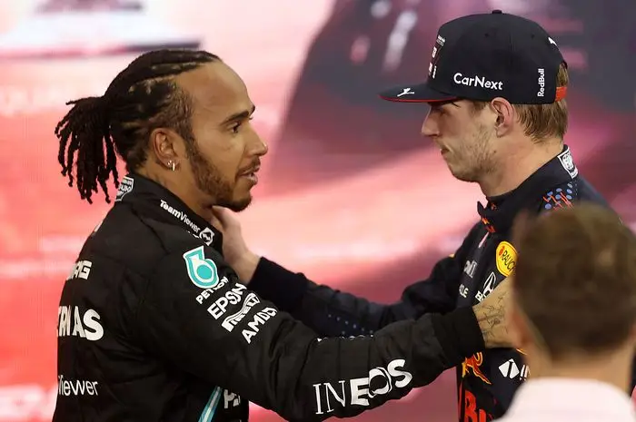 Lewis Hamilton Masih Terluka Dikalahkan Max Verstappen dalam tempat Formula 1 2021