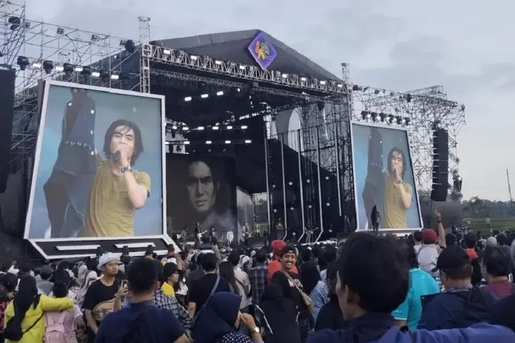 Cuaca Sendu, Setia Band Bikin Galau Penonton LMAC Super Hitz Fest 2024