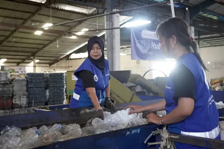 Kelola 1.400 Metrik Ton Sampah Plastik, AQUA Kurangi Emisi Karbon 2,2 Juta Kilogram