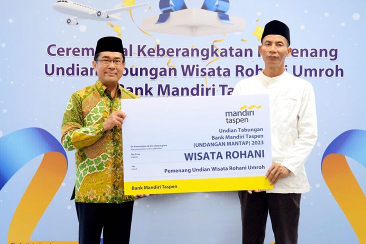 Meraih kemenangan Undian Wisata Rohani, 8 Pasangan Nasabah Bank Mandiri Taspen Berangkat Umrah