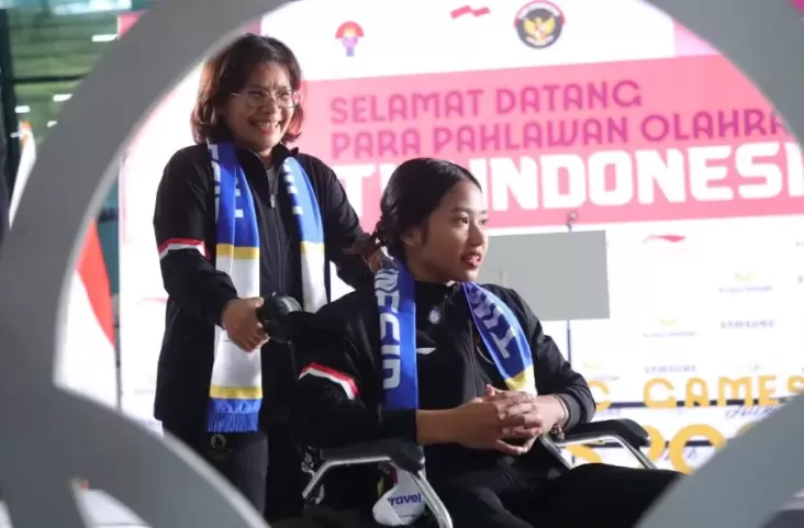 Rifda Irfanaluthfi, Pesenam Indonesia Pertama dalam pada Olimpiade Pulang Naik Kursi Roda